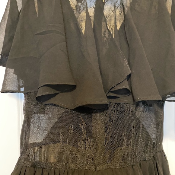 Lace Back Romper - Picture 4 of 4